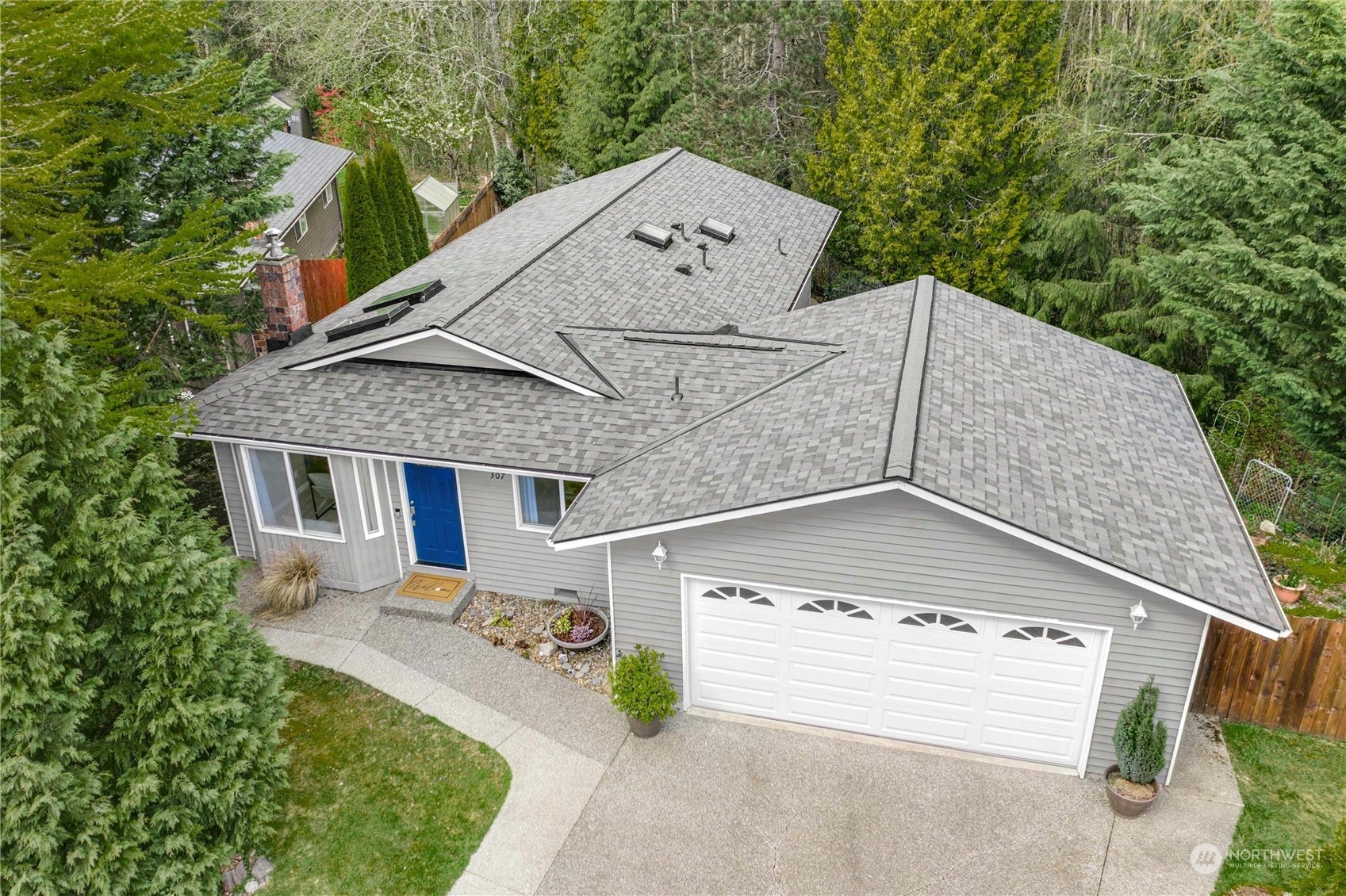 Property Photo:  307 W Pilchuck Street  WA 98252 