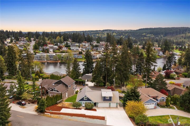Property Photo:  326 Melrose Drive  WA 98282