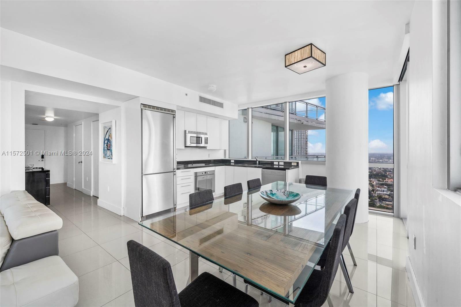 Property Photo: 92 SW 3rd St 4610 FL 33130