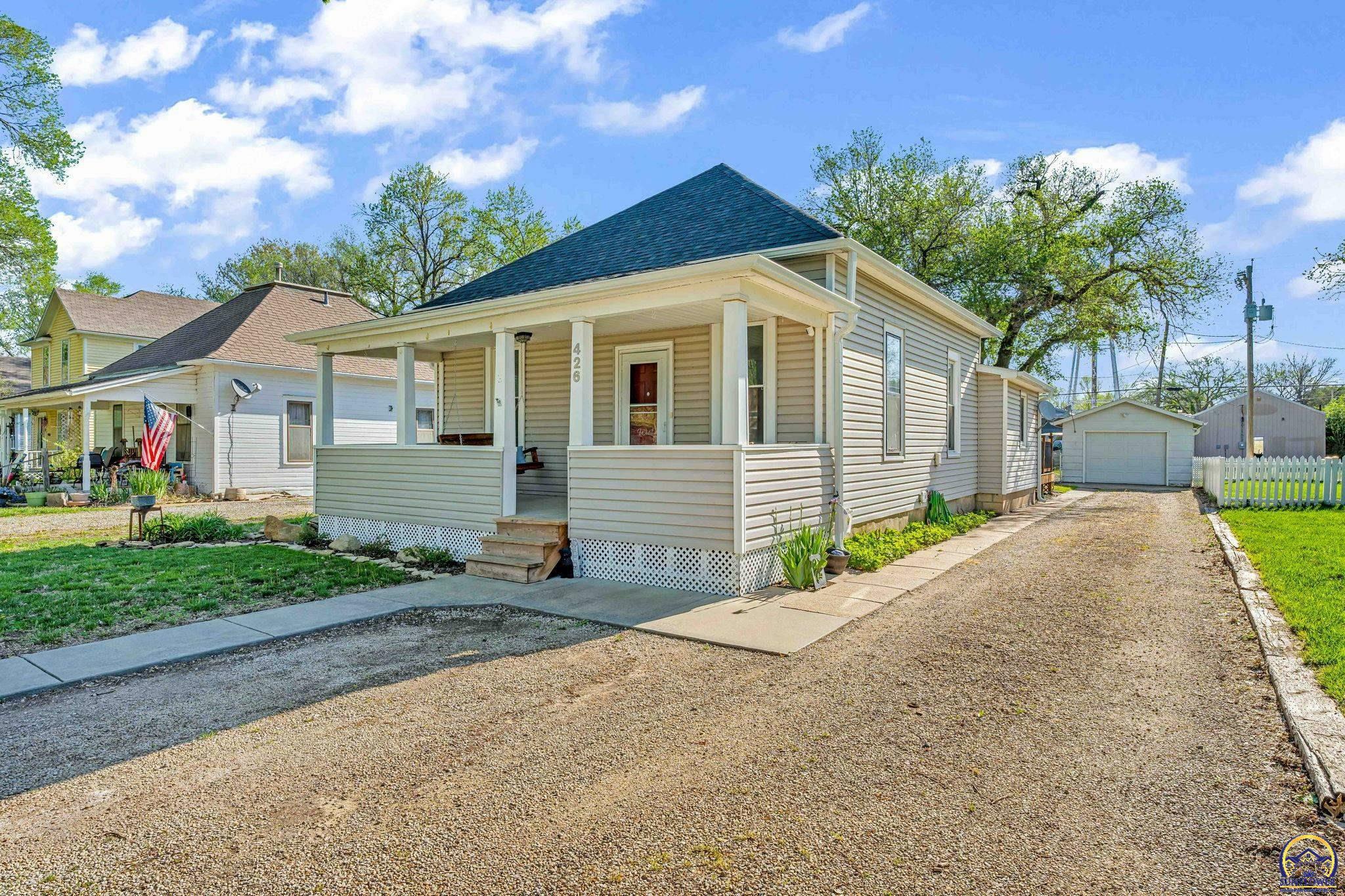 Property Photo:  426 Navarre St  KS 66533 