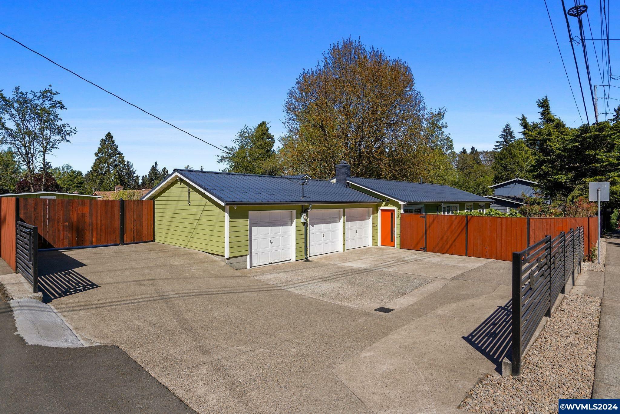 Property Photo:  971  Madrona Av SE  OR 97302 