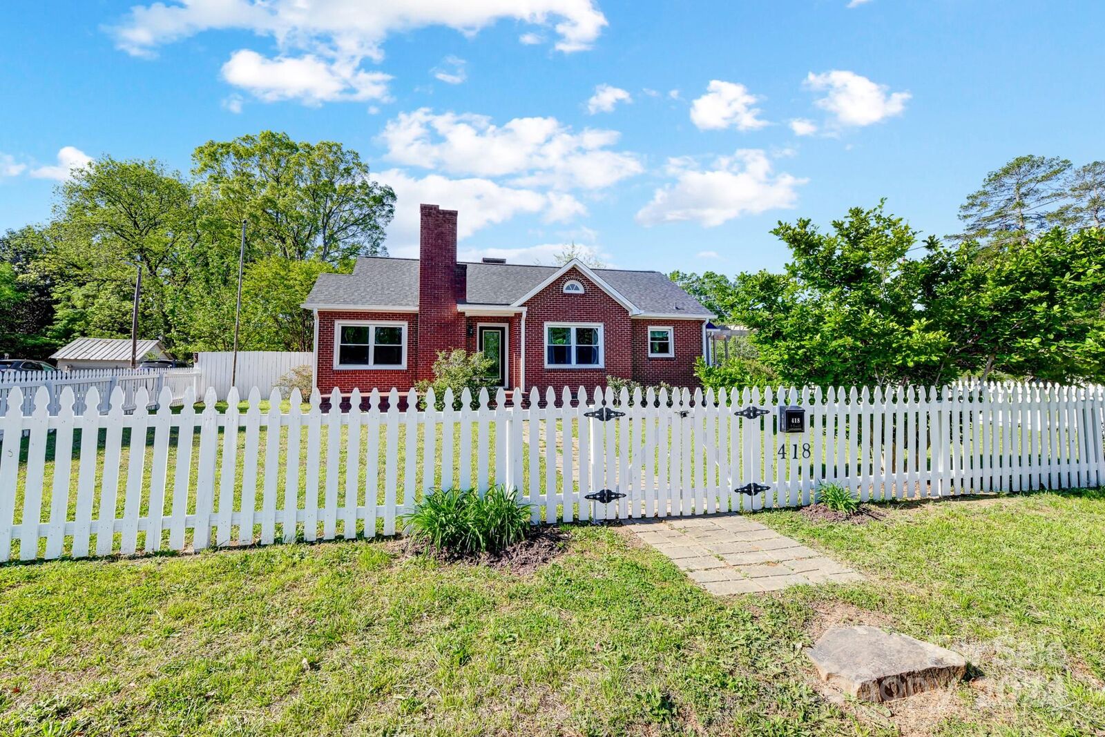 Property Photo: 418 W Wilson Avenue NC 28115