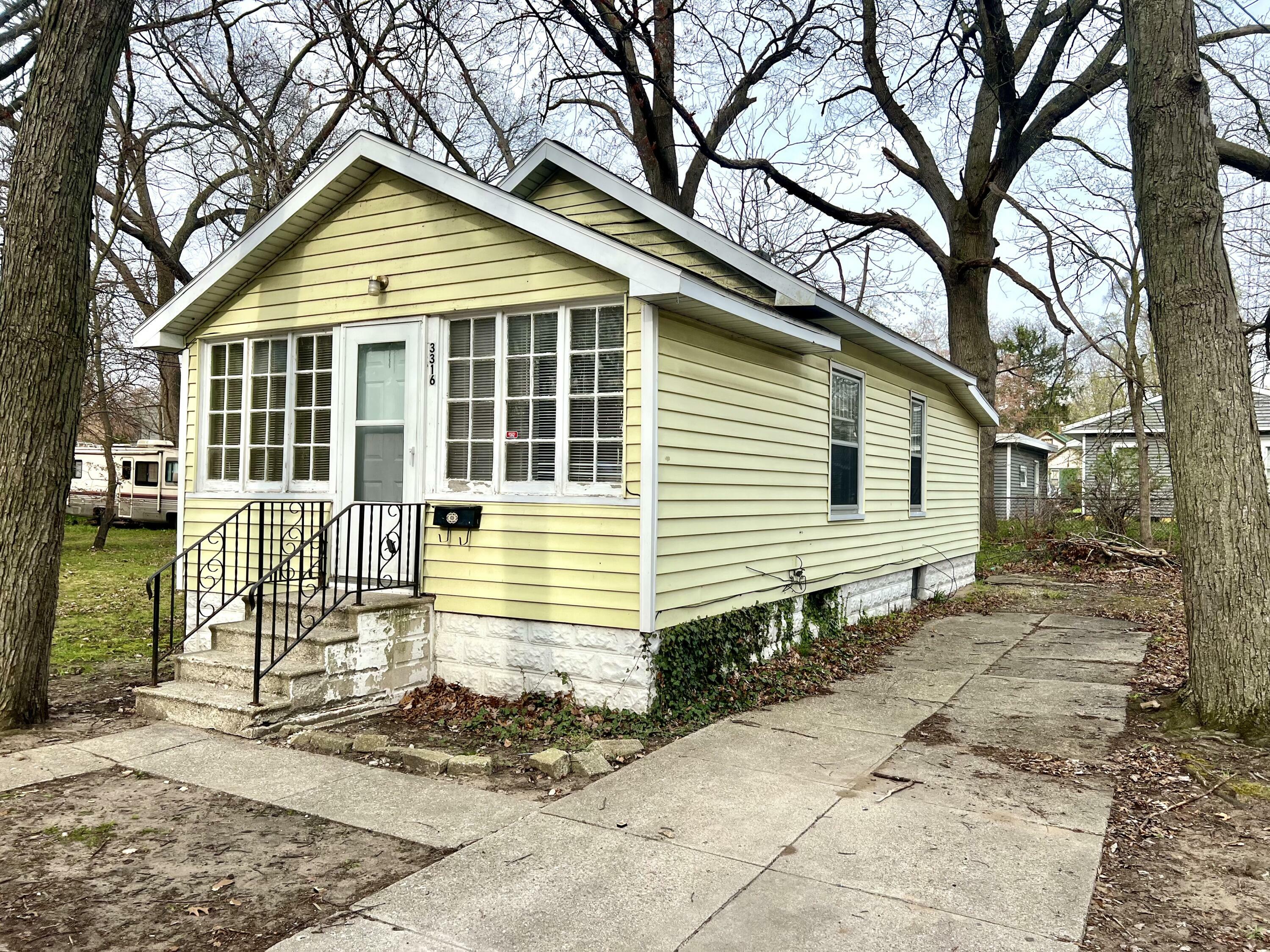 Property Photo:  3316 Sanford Street  MI 49444 