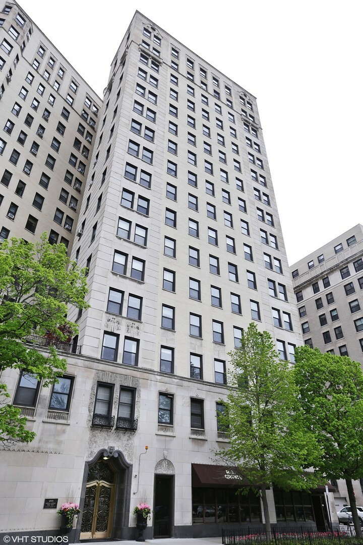 Property Photo:  2000 N Lincoln Park West 701  IL 60614 