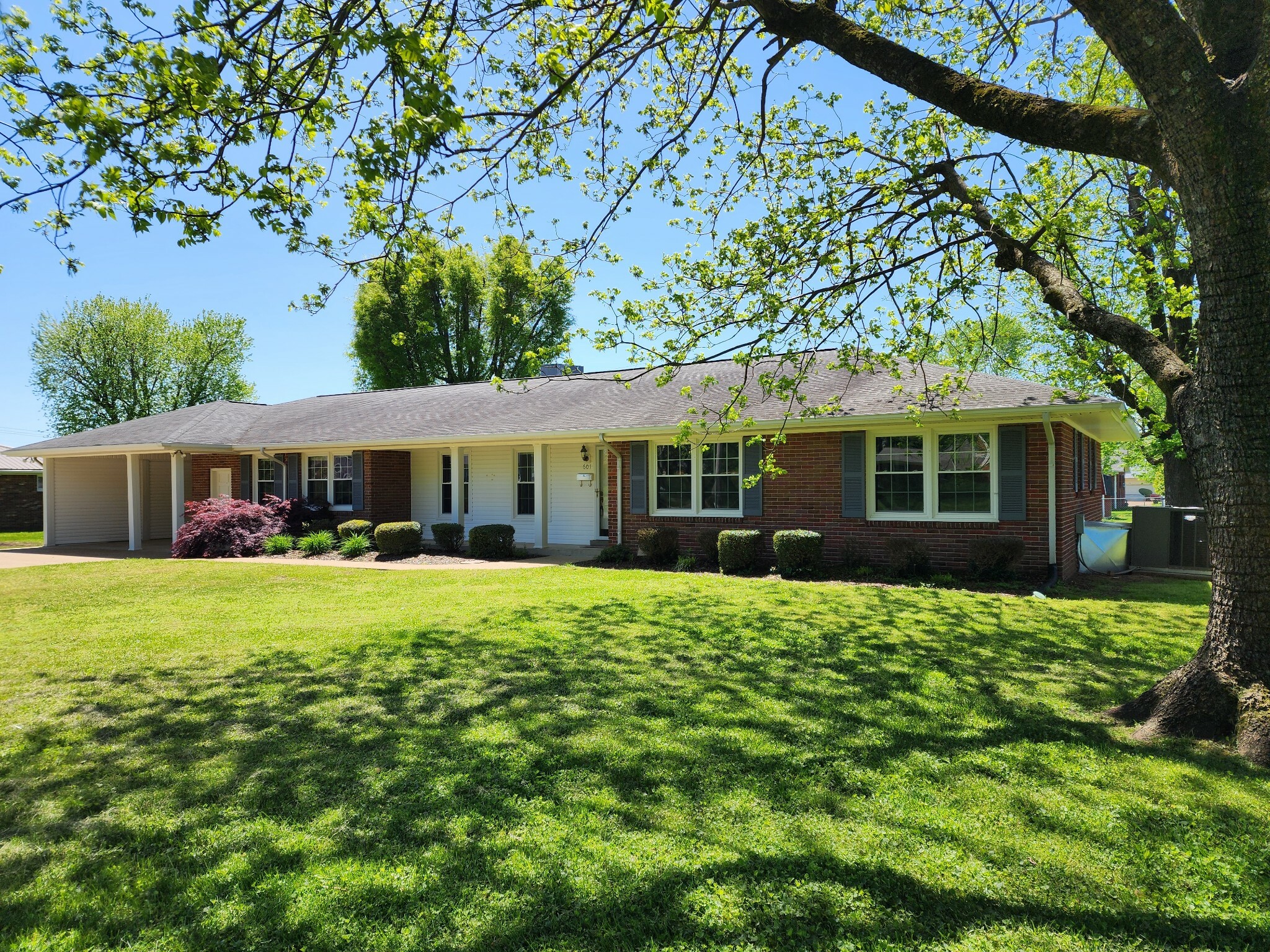 Property Photo:  601 Douglas Dr  TN 38464 