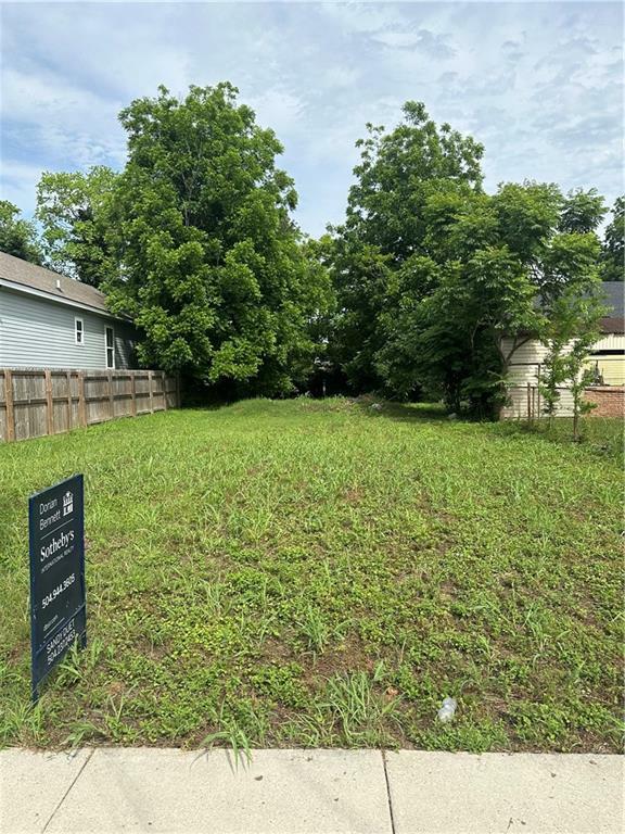 Property Photo:  917 Flood Street  LA 70117 