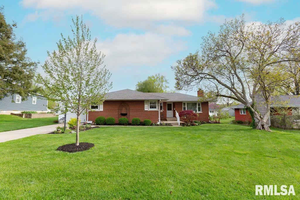 Property Photo:  510 W Maple Drive  IL 61530 