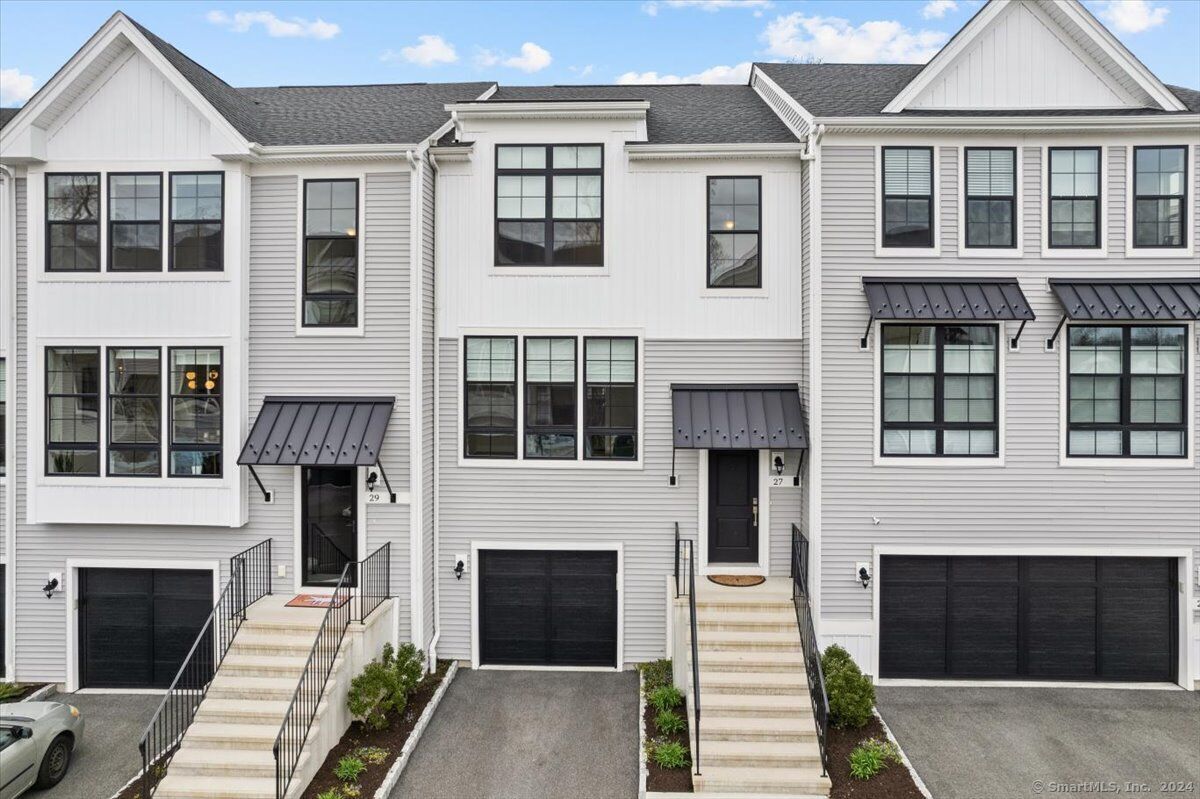 Property Photo: 27 Brentwood Circle 27 CT 06810