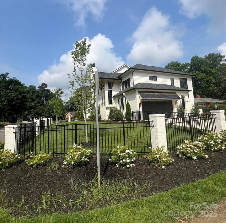 Property Photo: 4142 Pineview Road NC 28211