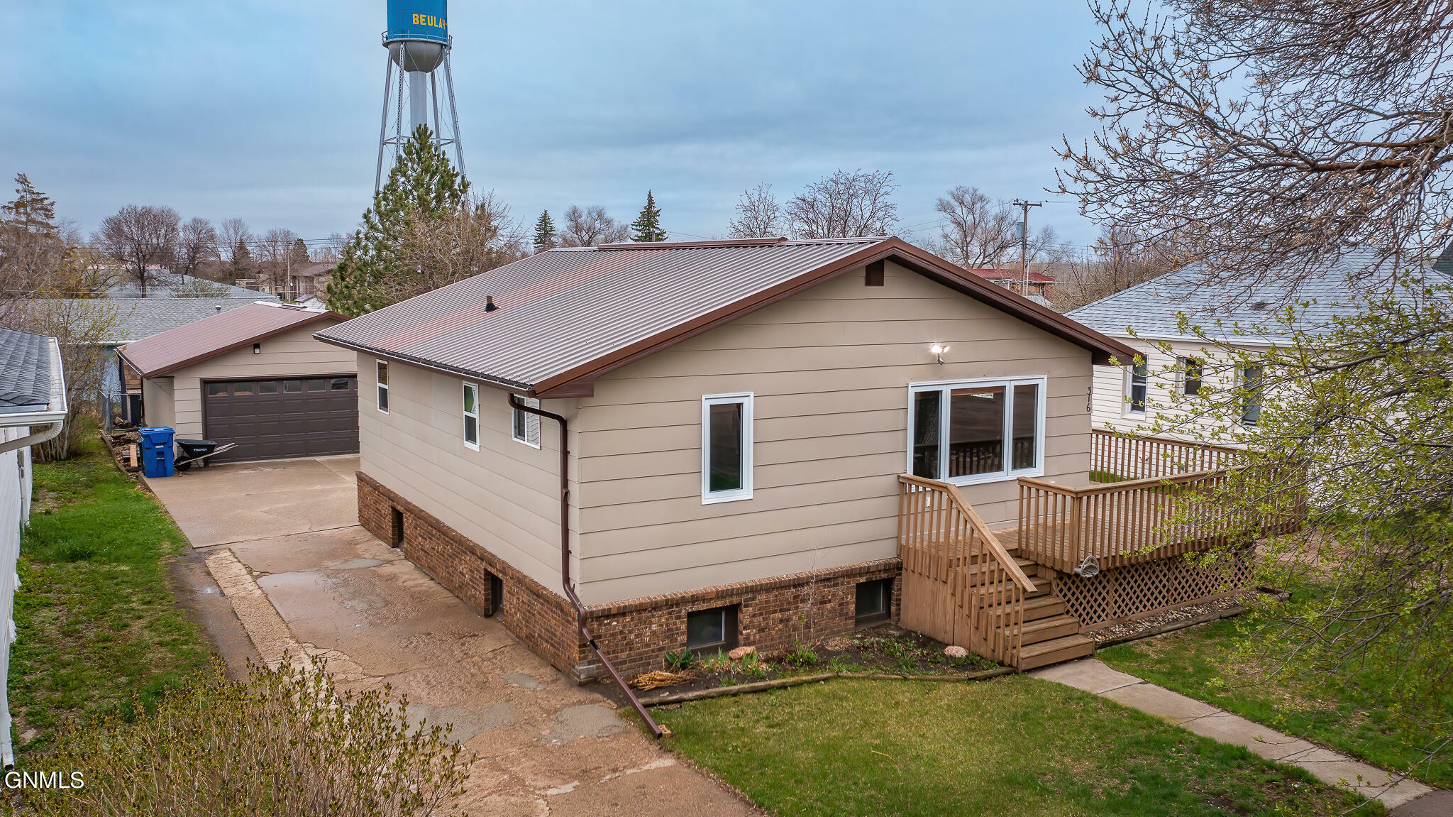 Property Photo:  316 2nd Avenue NW  ND 58523 