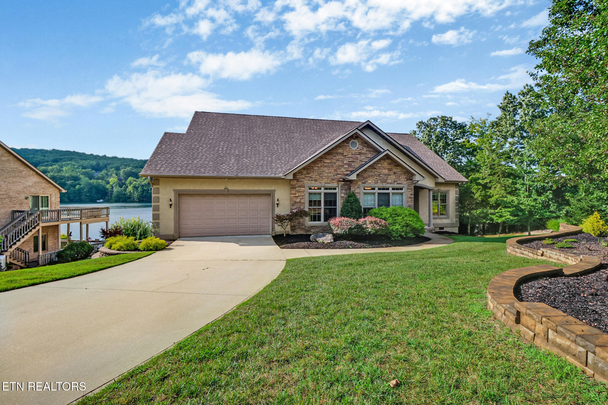 Property Photo: 21 Mariners Court TN 38558