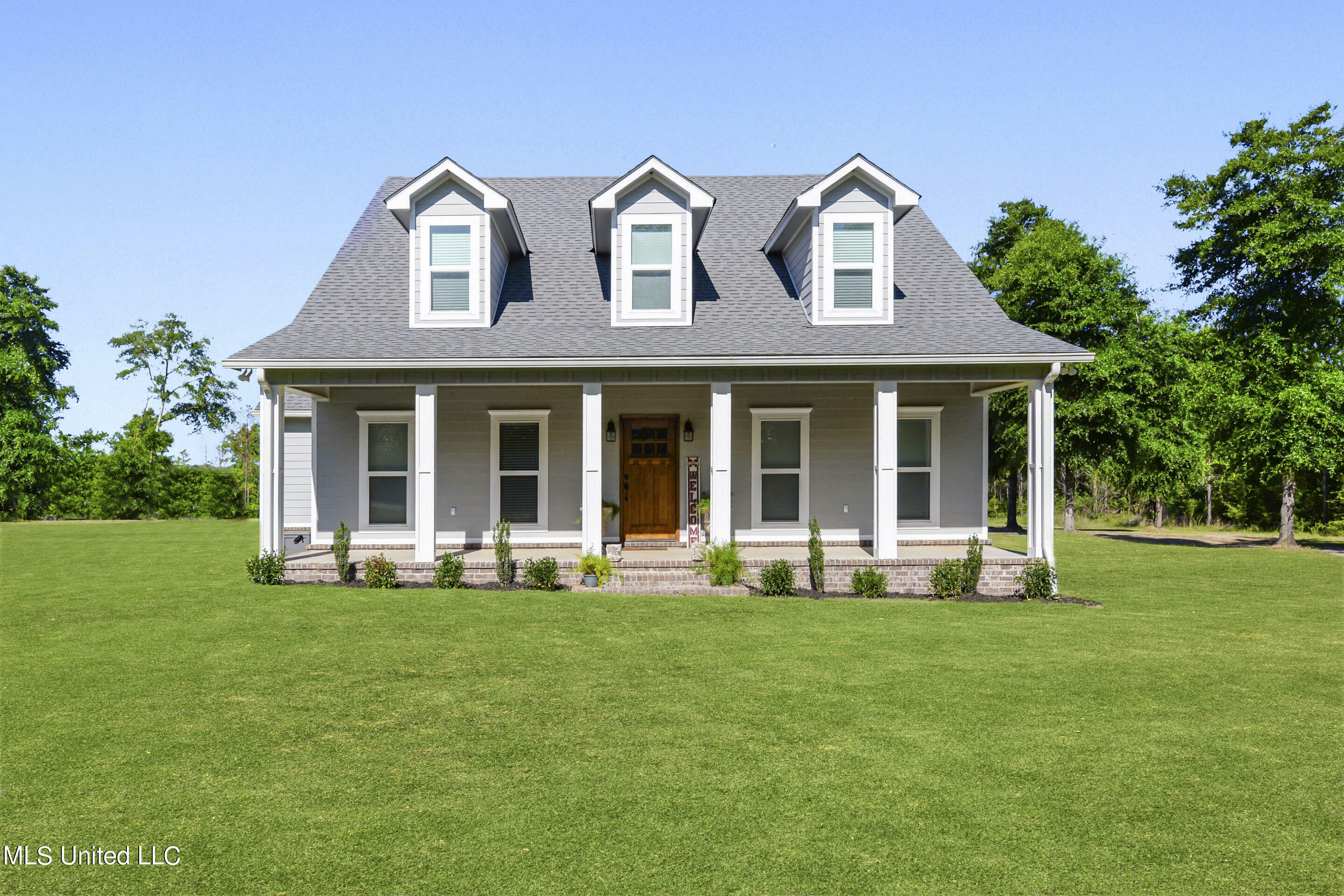 Property Photo:  211 Park Drive  MS 39452 