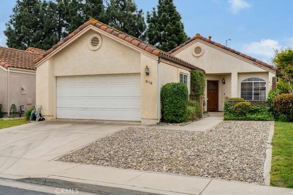 Property Photo:  616 Hawthorn Street  CA 93458 