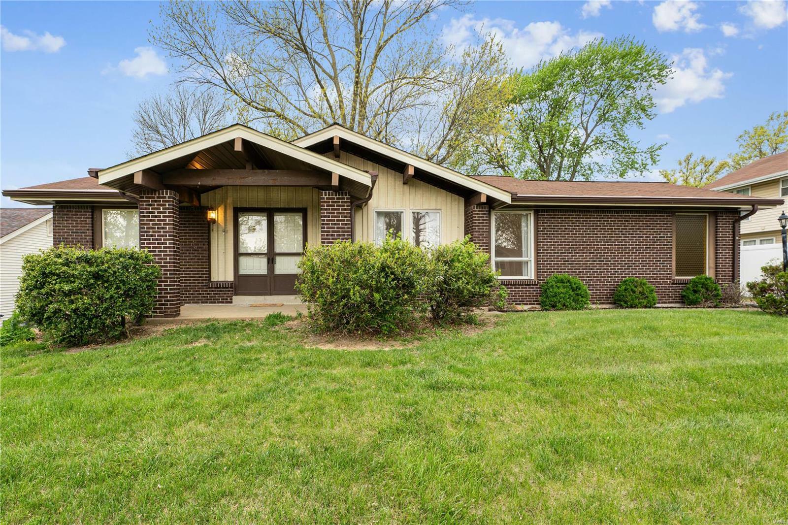 Property Photo:  1747 Shallowbrook Drive  MO 63146 