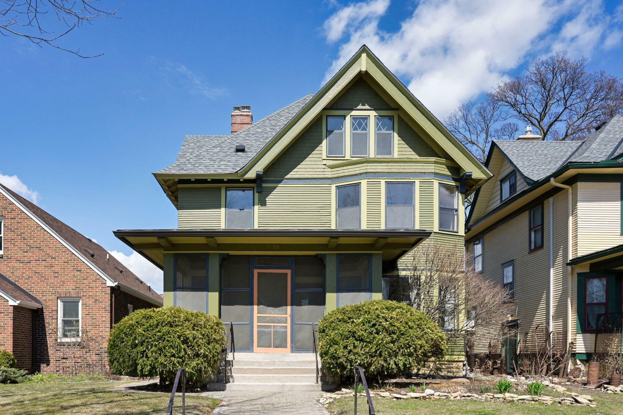 Property Photo:  1089 Lincoln Avenue  MN 55105 