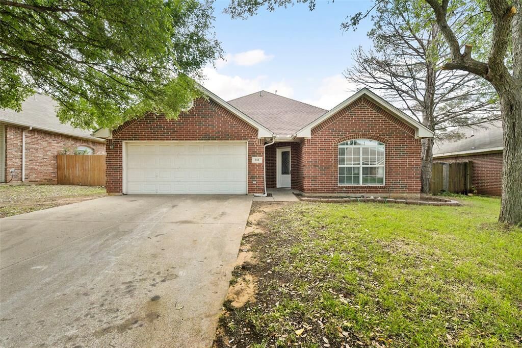 Property Photo:  512 Olive Street  TX 76036 