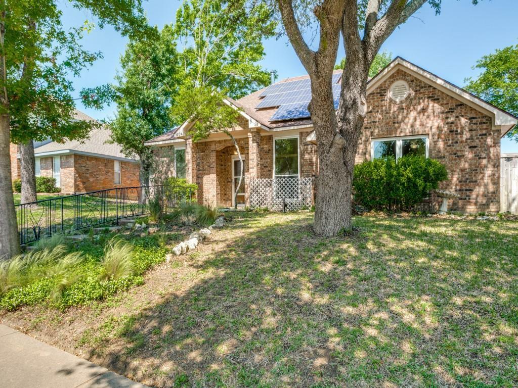 Property Photo: 404 Goldenmeadow TX 75115