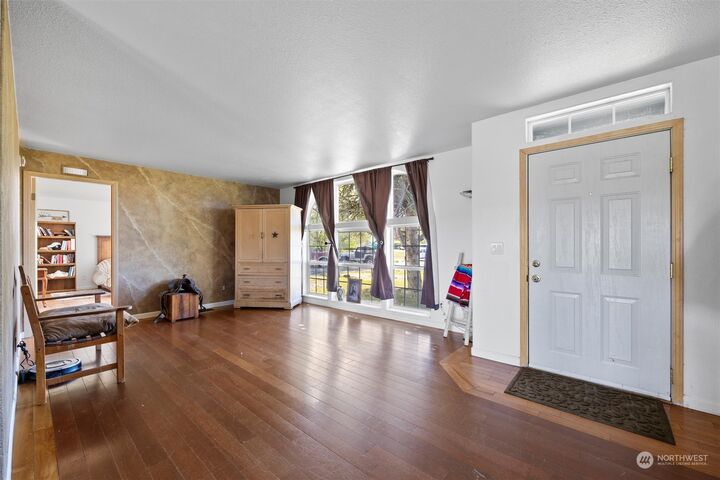 Property Photo: 1646 Lake Rd WA 99323