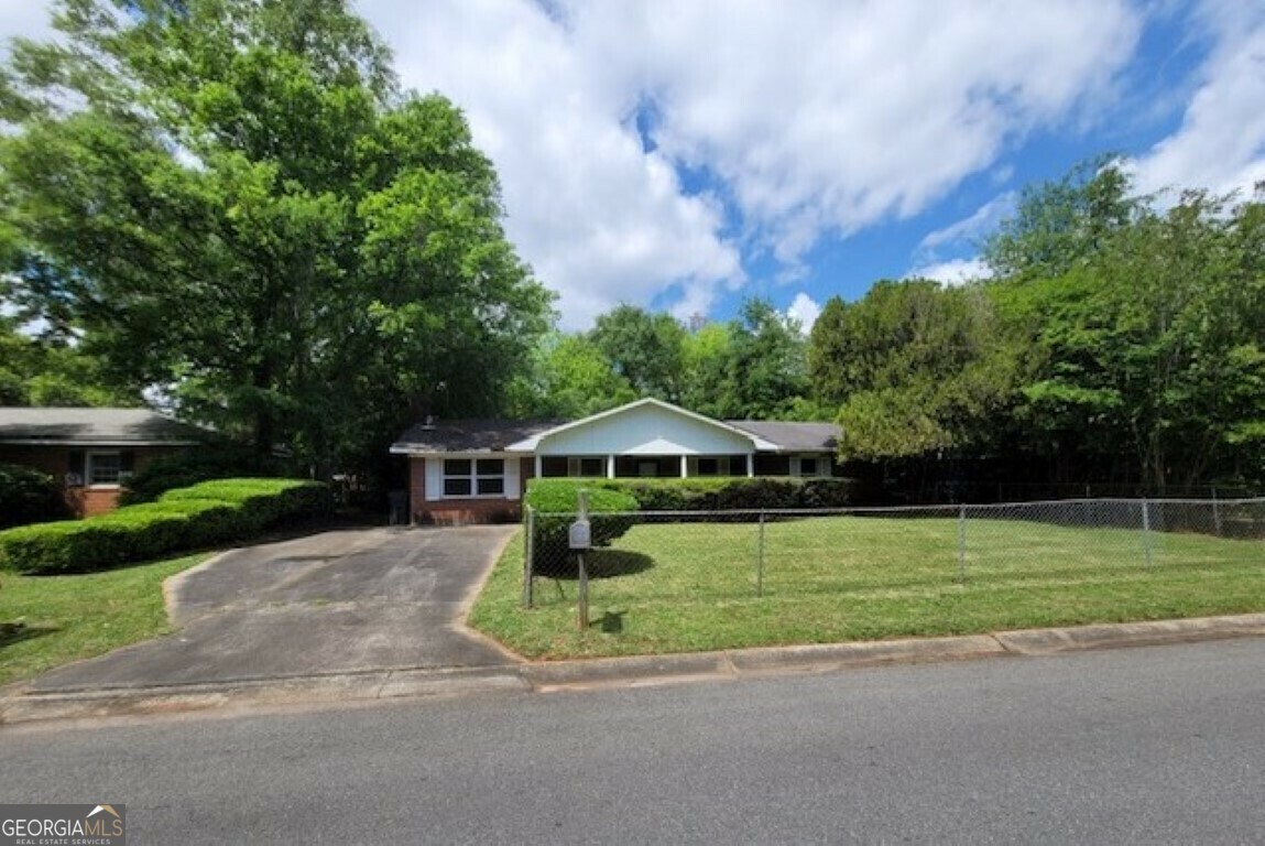 Property Photo: 111 Briarwood Drive GA 31093