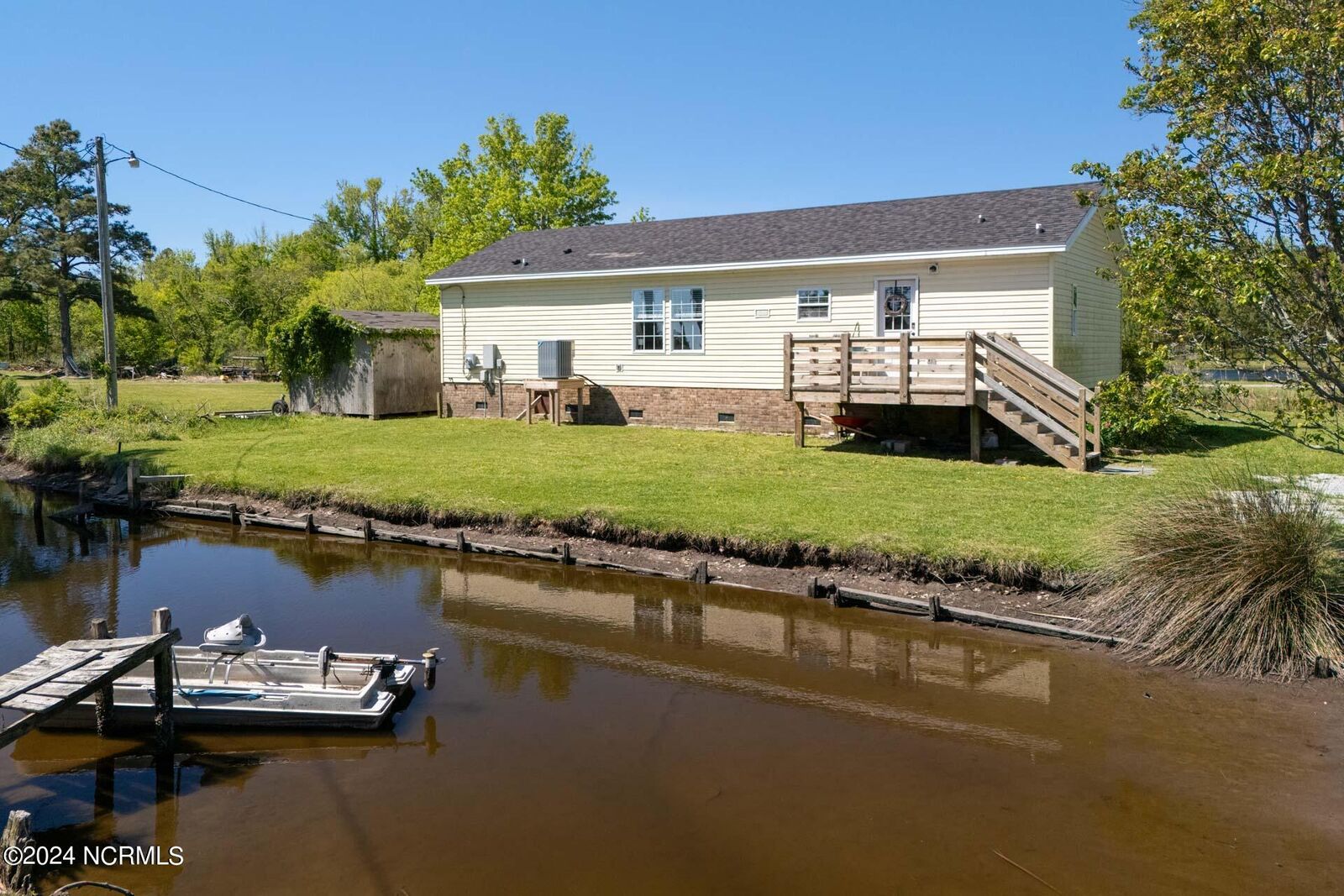 Property Photo:  105 Poplar Cove Road  NC 27965 