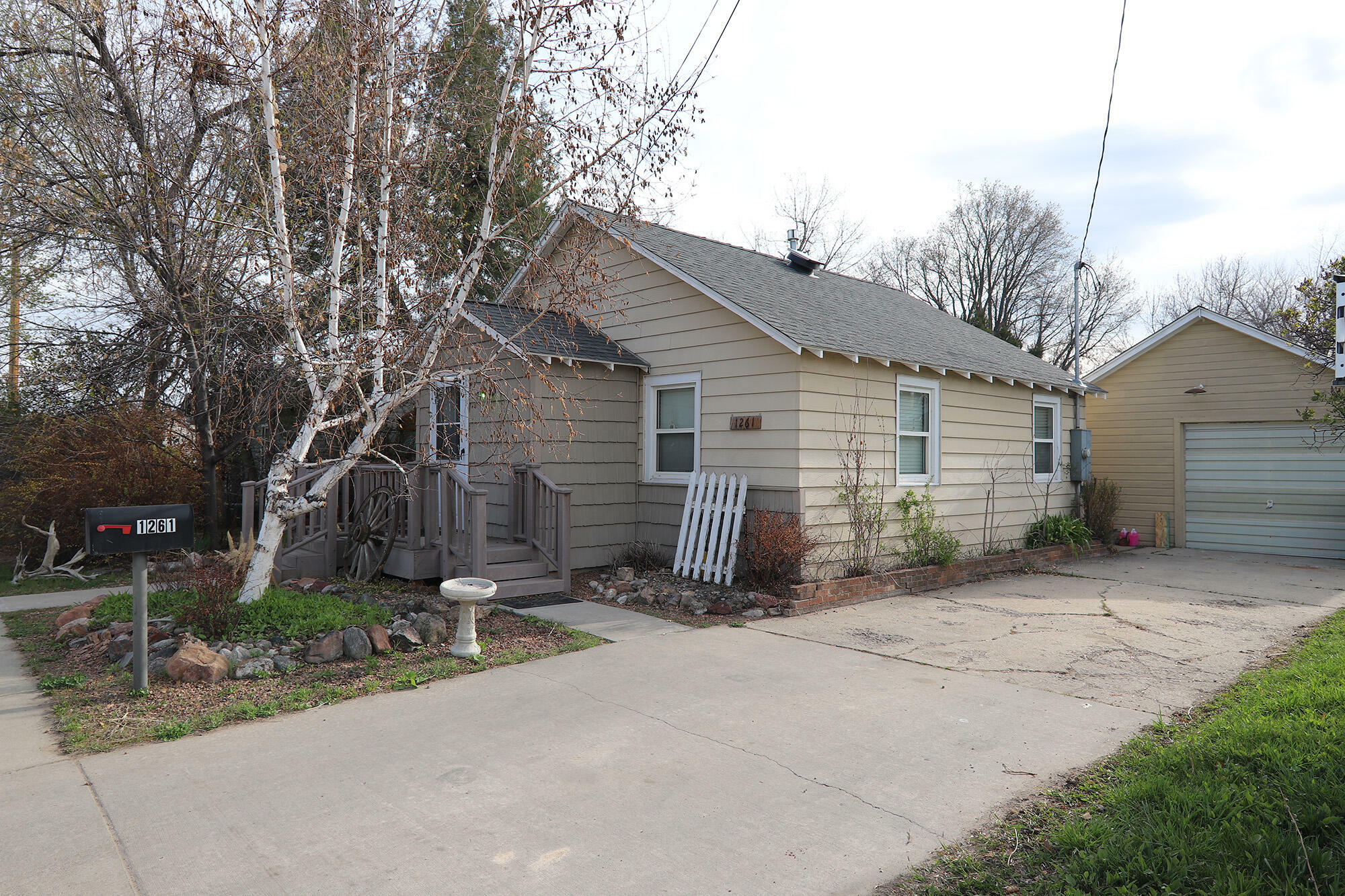 Property Photo:  1261 S Sheridan Avenue  WY 82801 