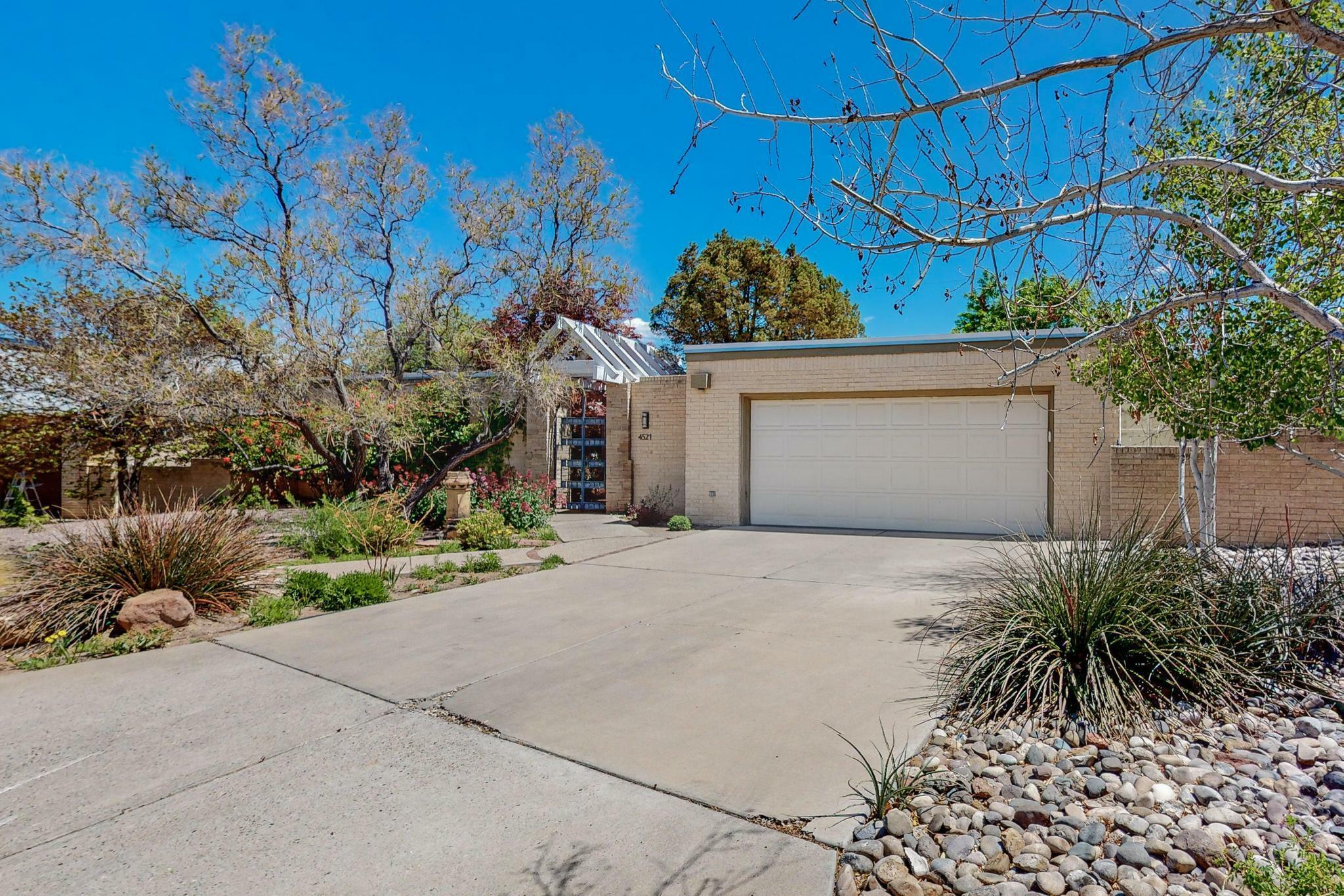 Property Photo:  4521 Altura Place NE  NM 87110 