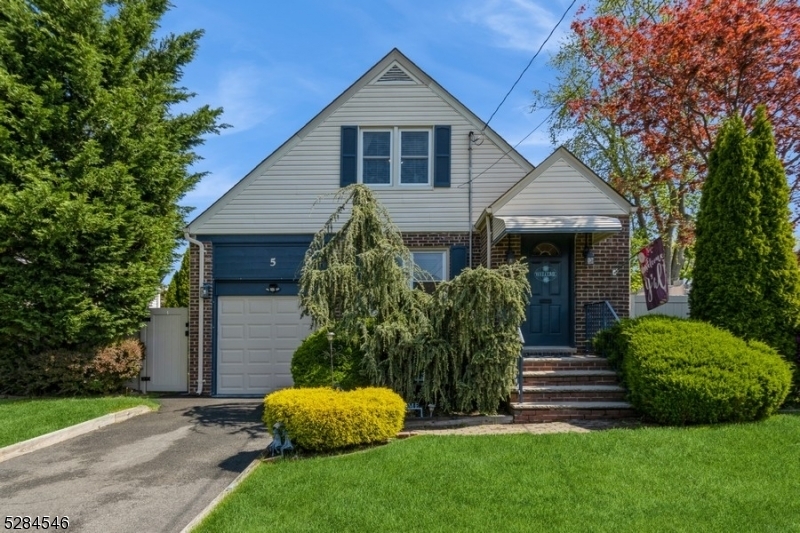 Property Photo: 5 Florence Dr NJ 07066