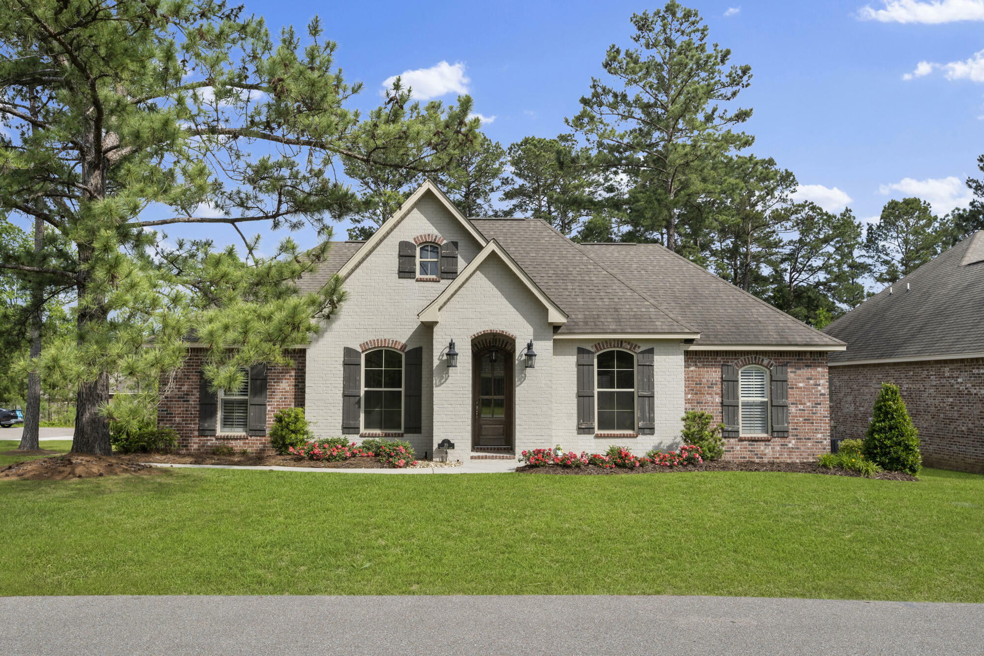 Property Photo:  20 Thornbury Ln.  MS 39402 