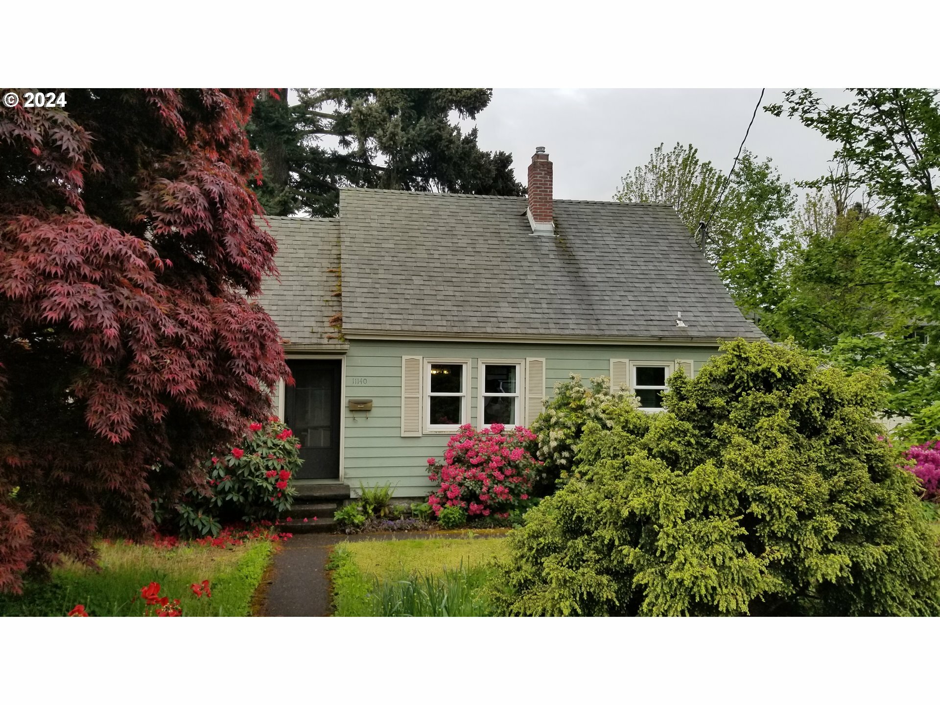 Property Photo: 11140 NE Schuyler St OR 97220