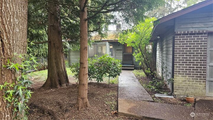 Property Photo:  3530  Scenic Drive SE  WA 98092 