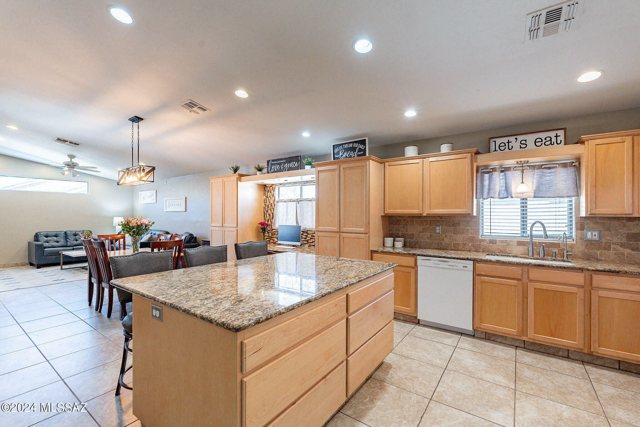 Property Photo: 6952 W Tacna Drive AZ 85743