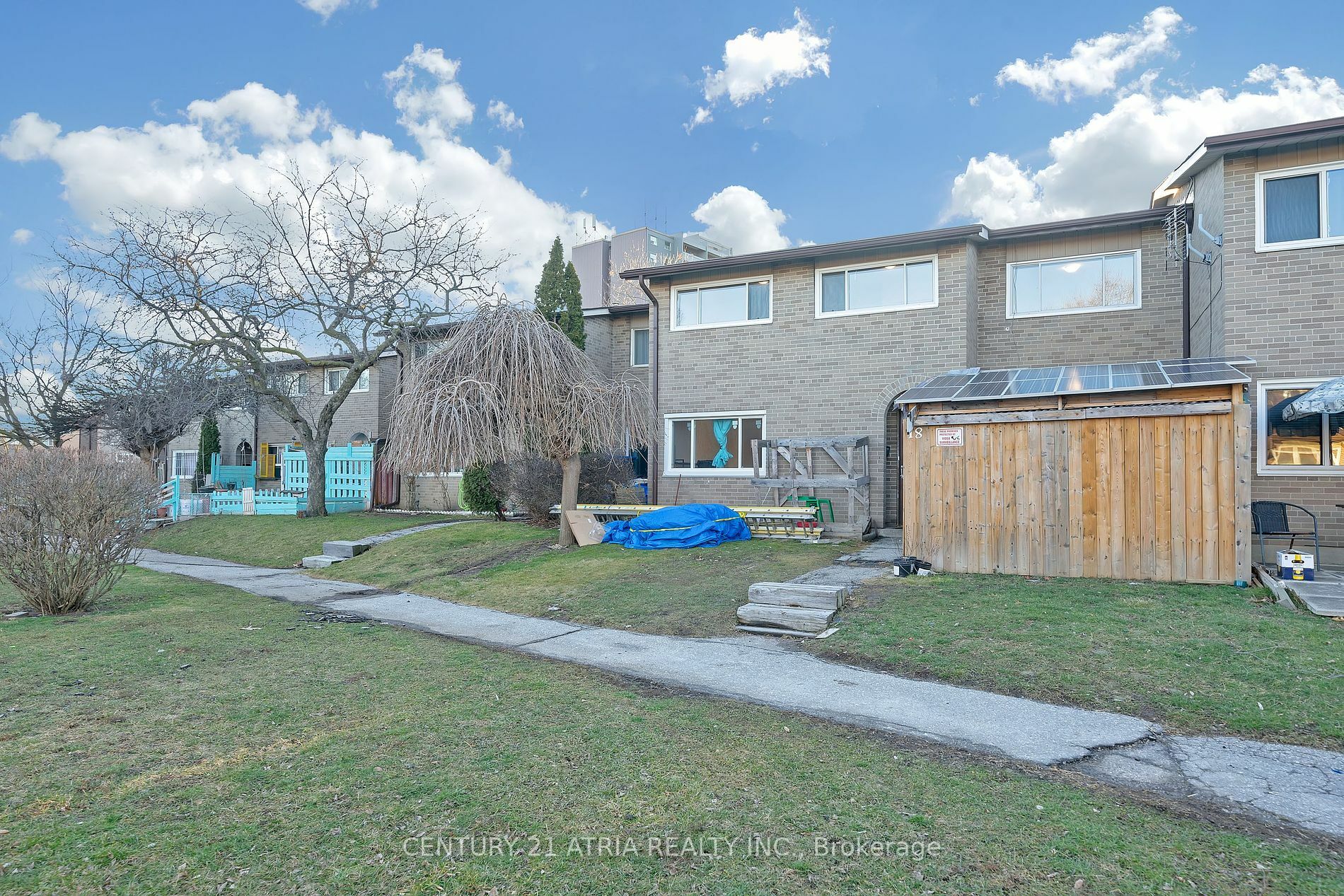 Property Photo:  73 Driftwood Ave 18  ON M3N 2M7 