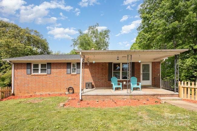 Property Photo:  1508 N Deal Avenue  NC 28658 