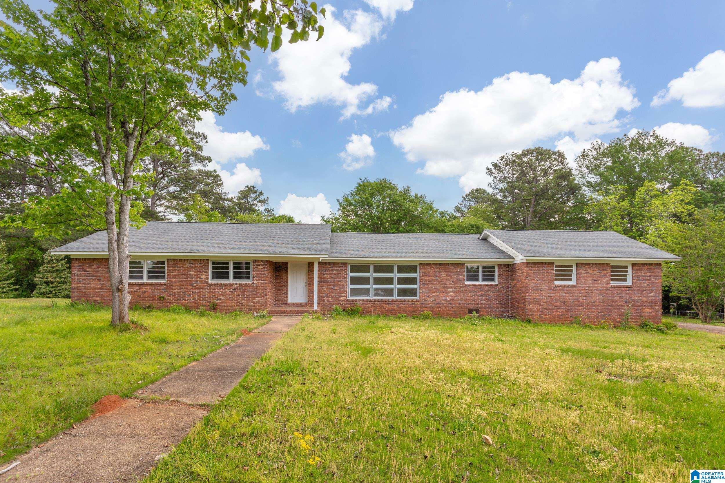 Property Photo:  1012 Cloverdale Circle  AL 35160 