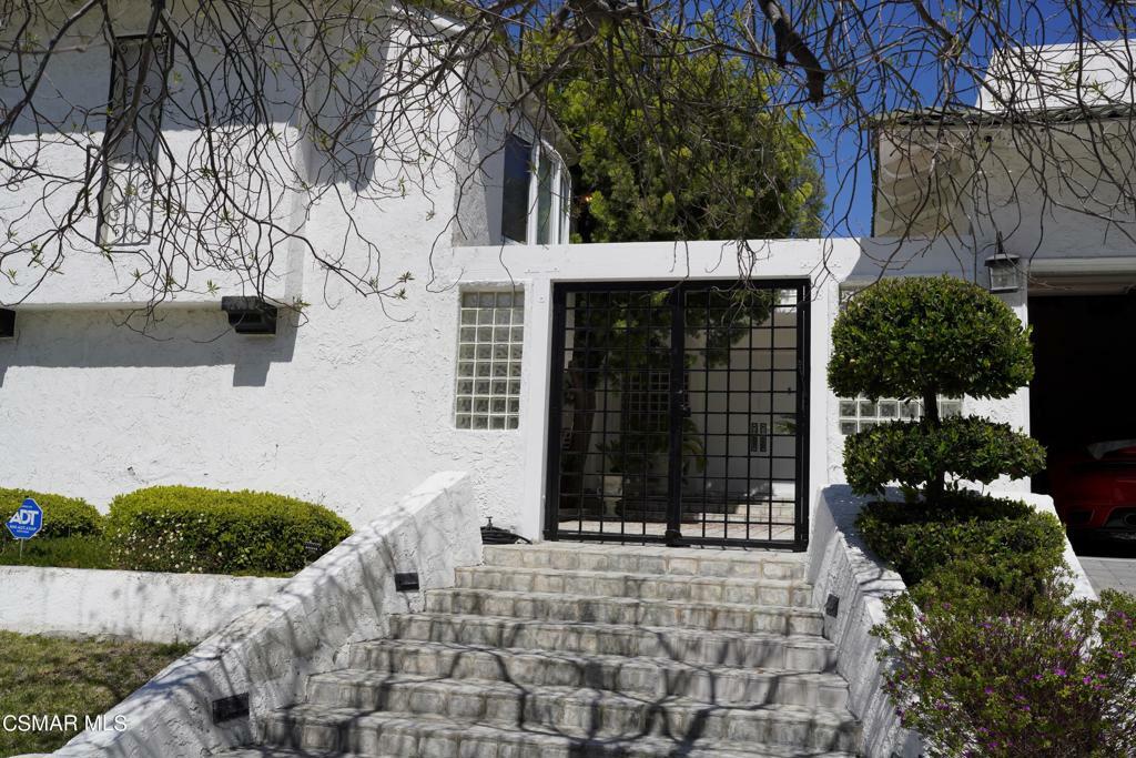 Property Photo:  18055 Lake Encino Drive  CA 91316 