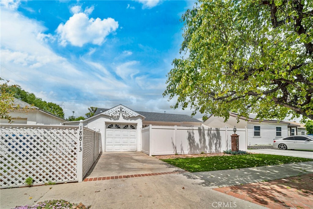 Property Photo:  18813 Cantlay Street  CA 91335 