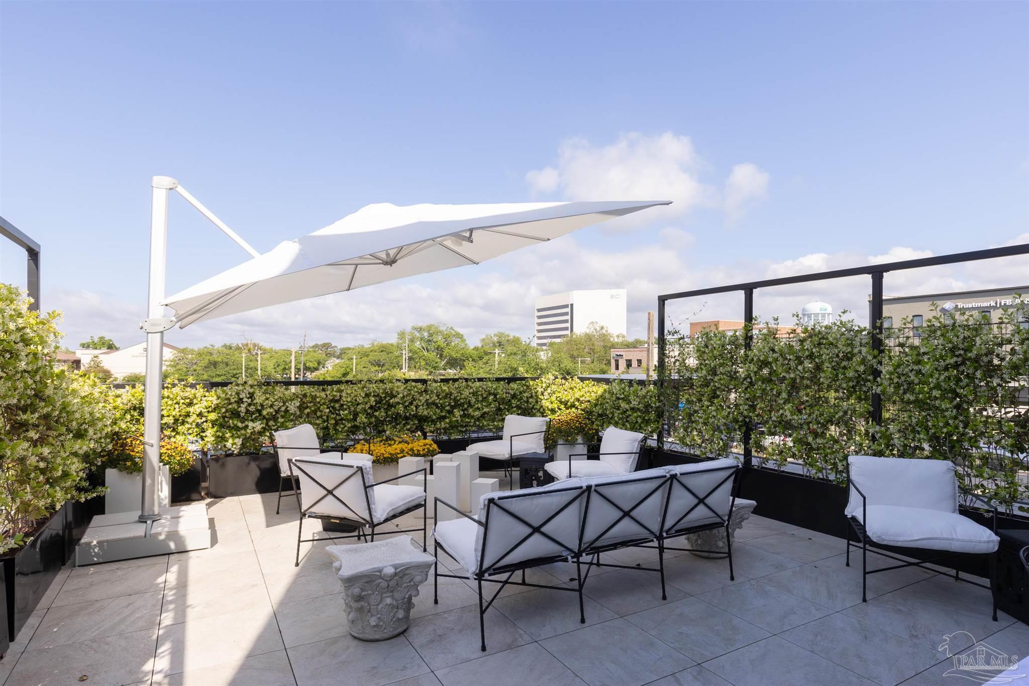 Property Photo:  17 S Palafox Pl 205  FL 32502 