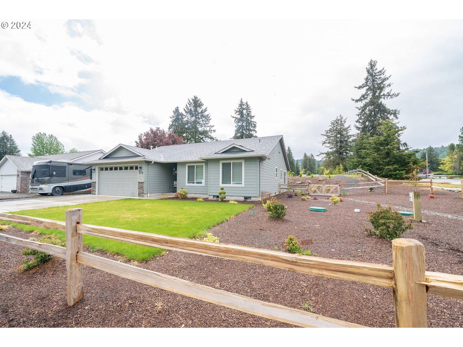 Property Photo:  610 Gray Pine St  OR 97358 