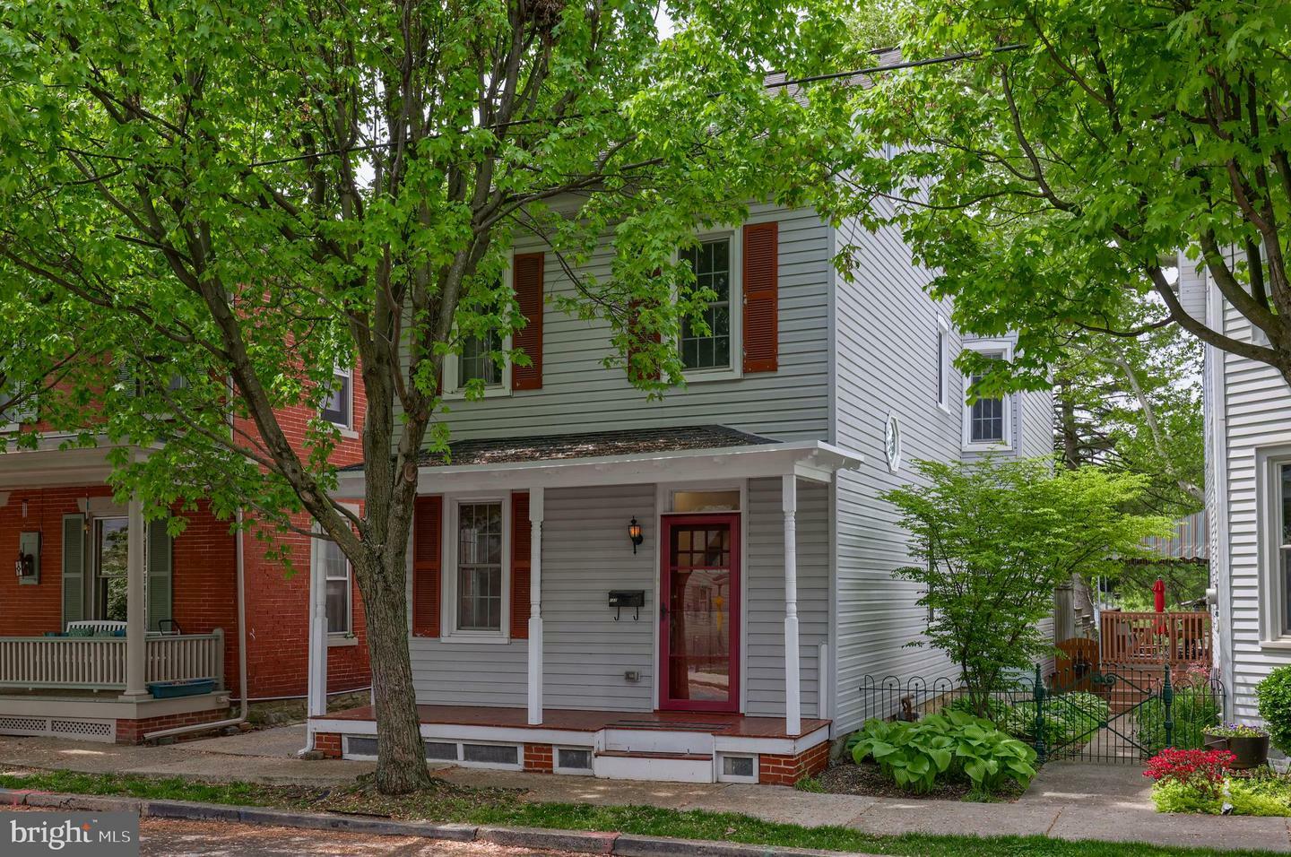 Property Photo:  122 S Spruce Street  PA 17543 