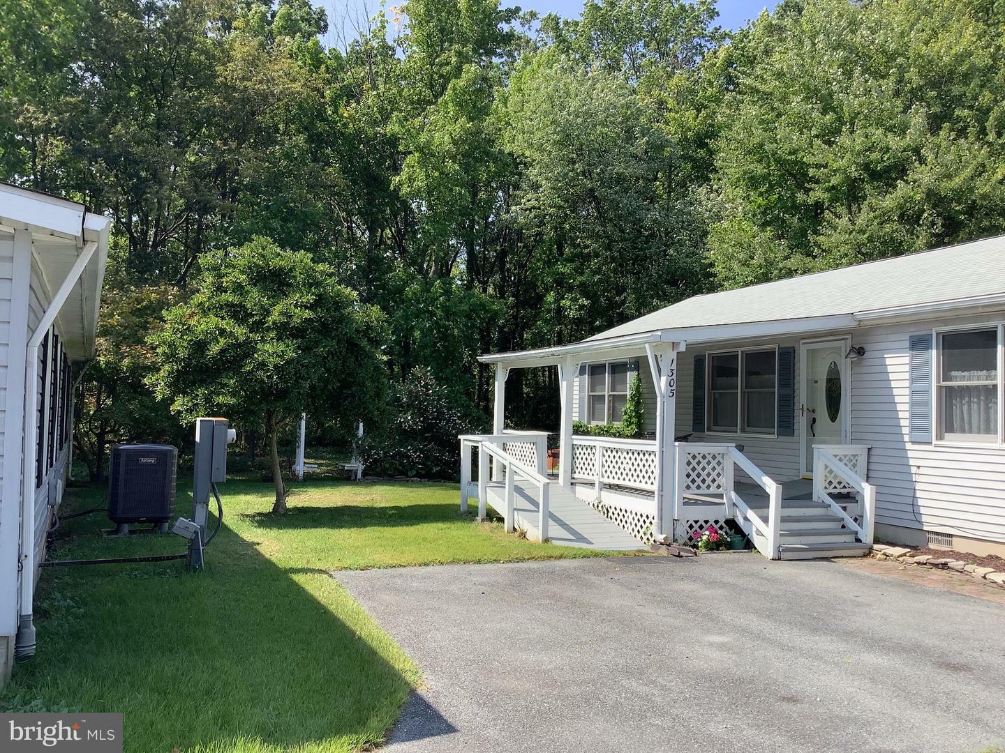 Property Photo: 1305 Blakewood Court MD 21222