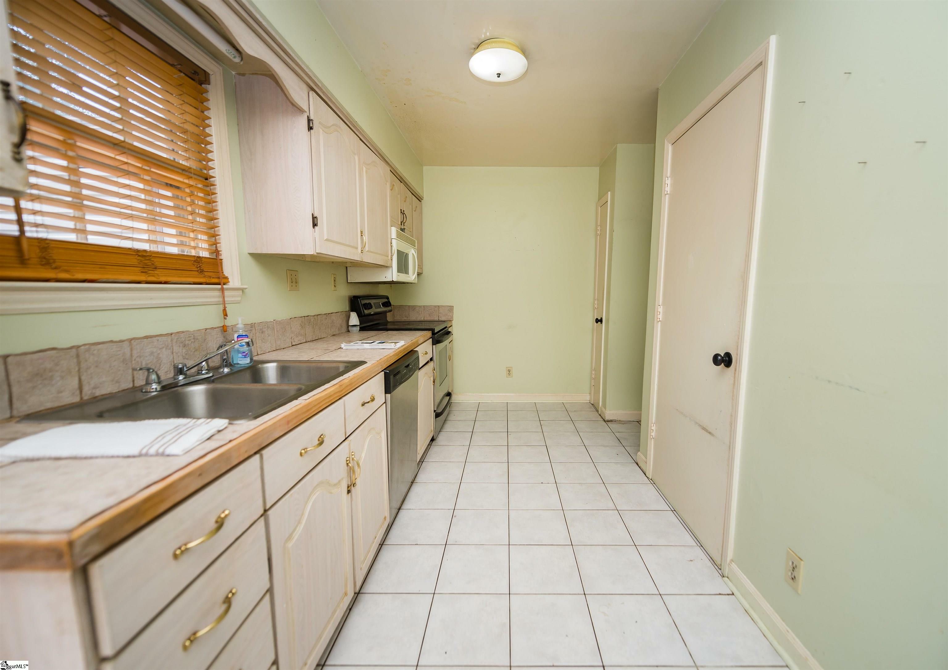 Property Photo:  1466 Dover Road Unit A  SC 29301 