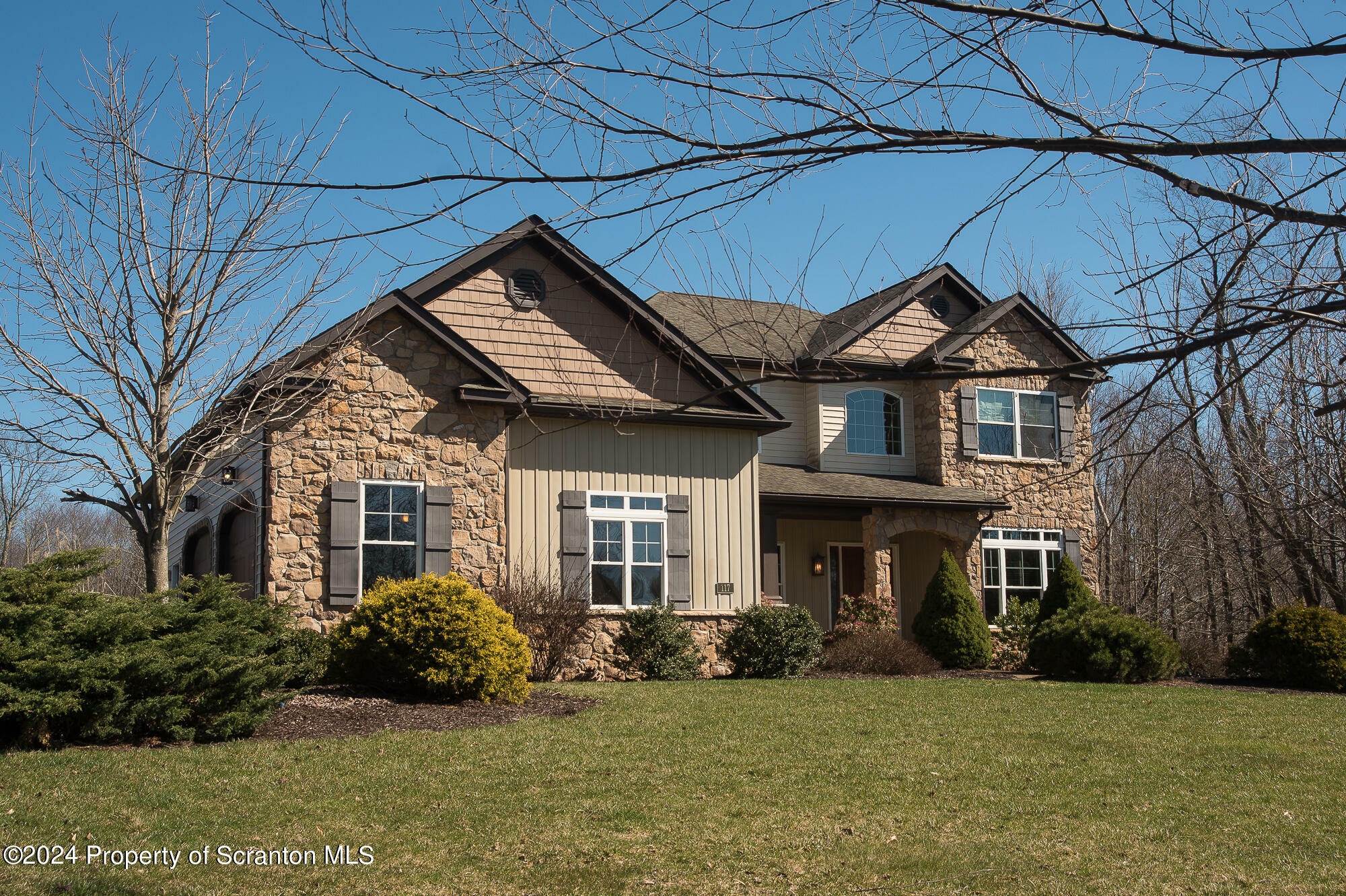 Property Photo:  117 Stonefield Drive  PA 18436 