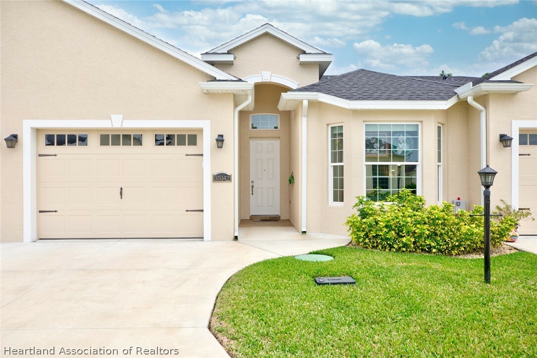 Property Photo:  35142 Daily Drive  FL 33872 