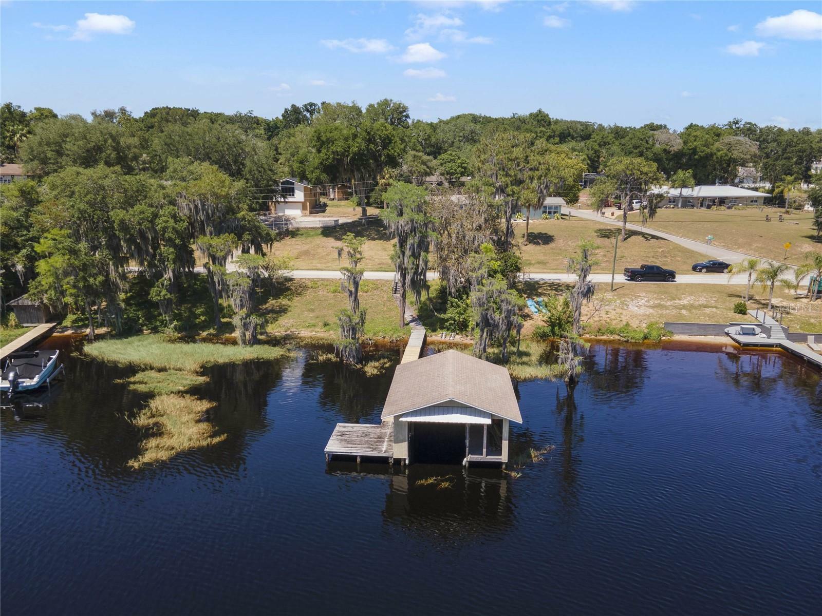 Property Photo:  550 E Lakeshore Drive  FL 34711 