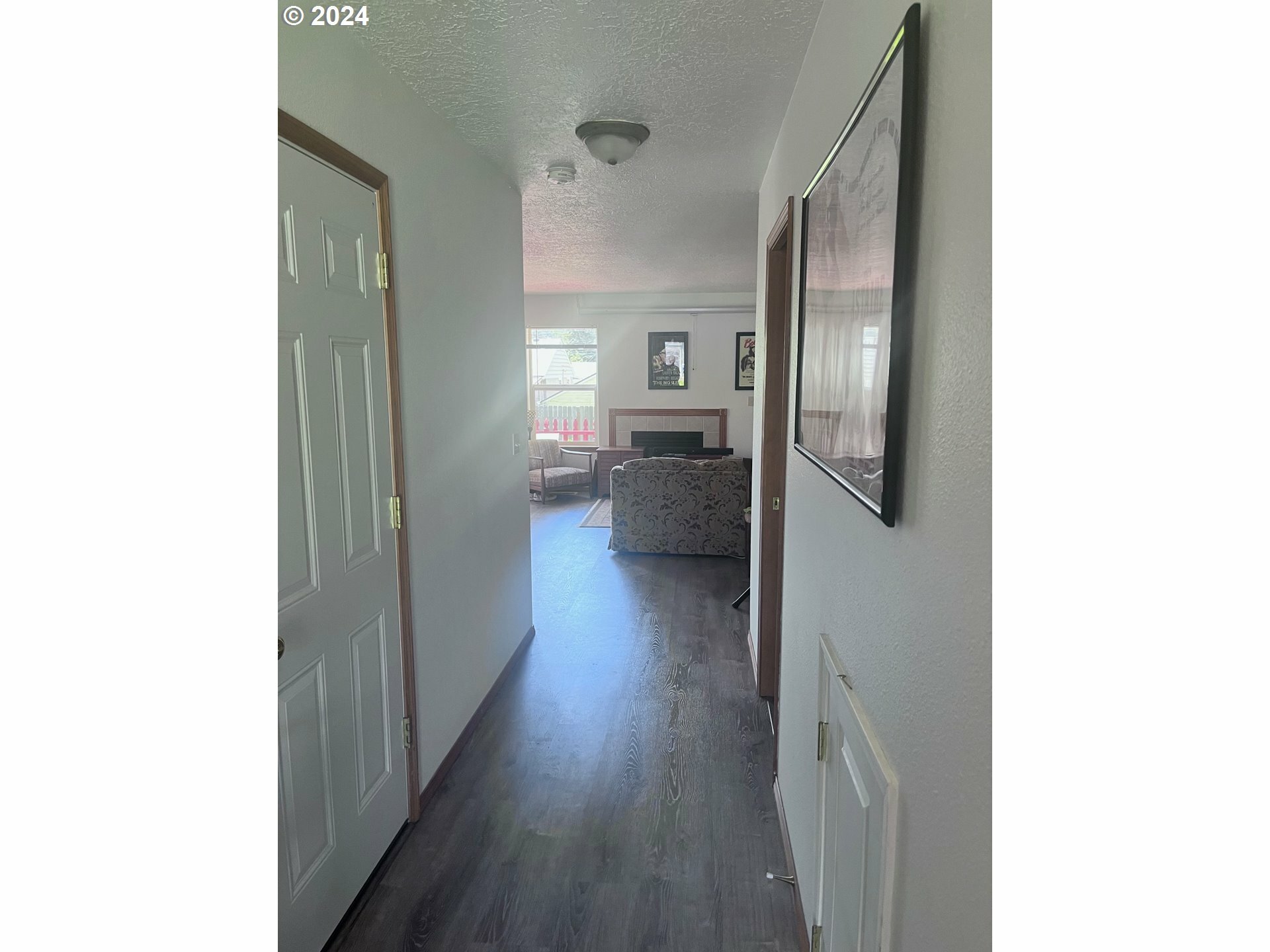 Property Photo:  109 SE 84th Ave  OR 97216 