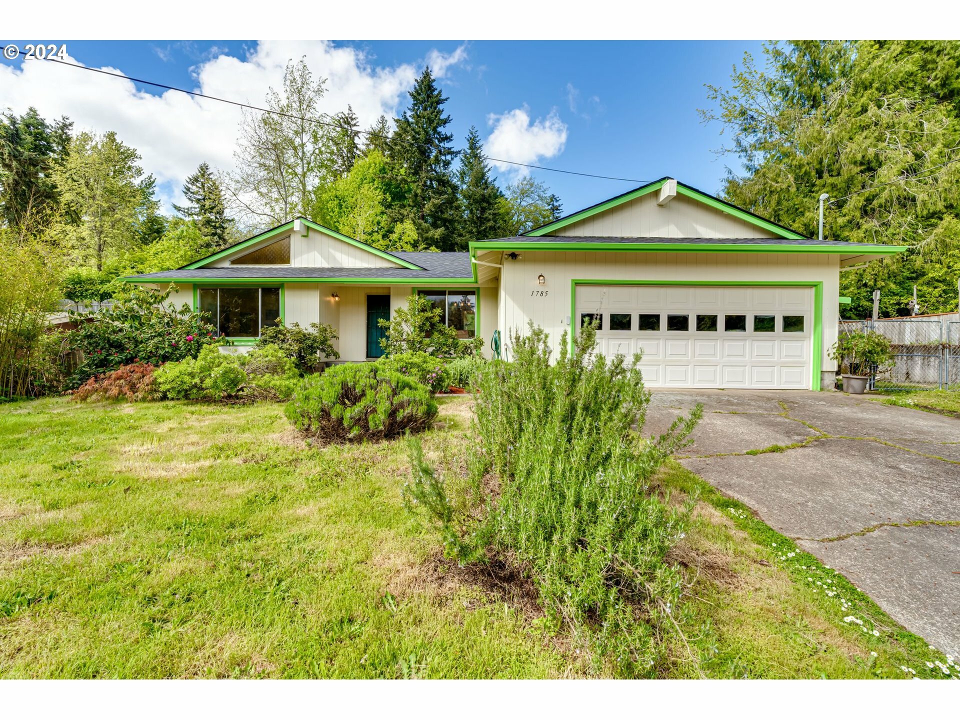 Property Photo:  1785 Lorane Hwy  OR 97405 