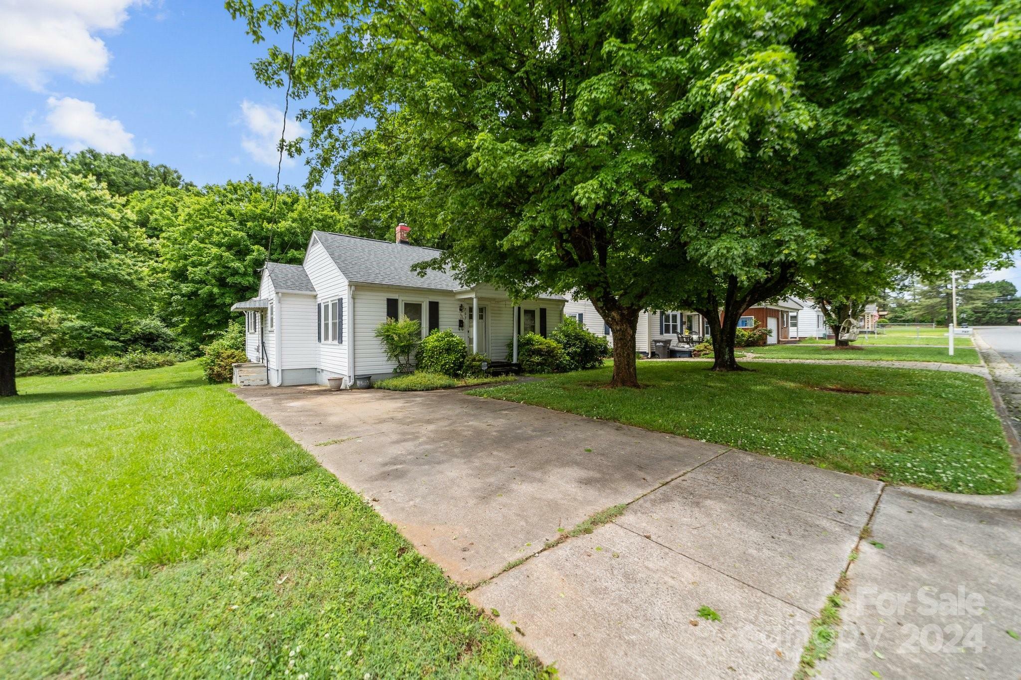 Property Photo:  763 North Mulberry Street  NC 28677 