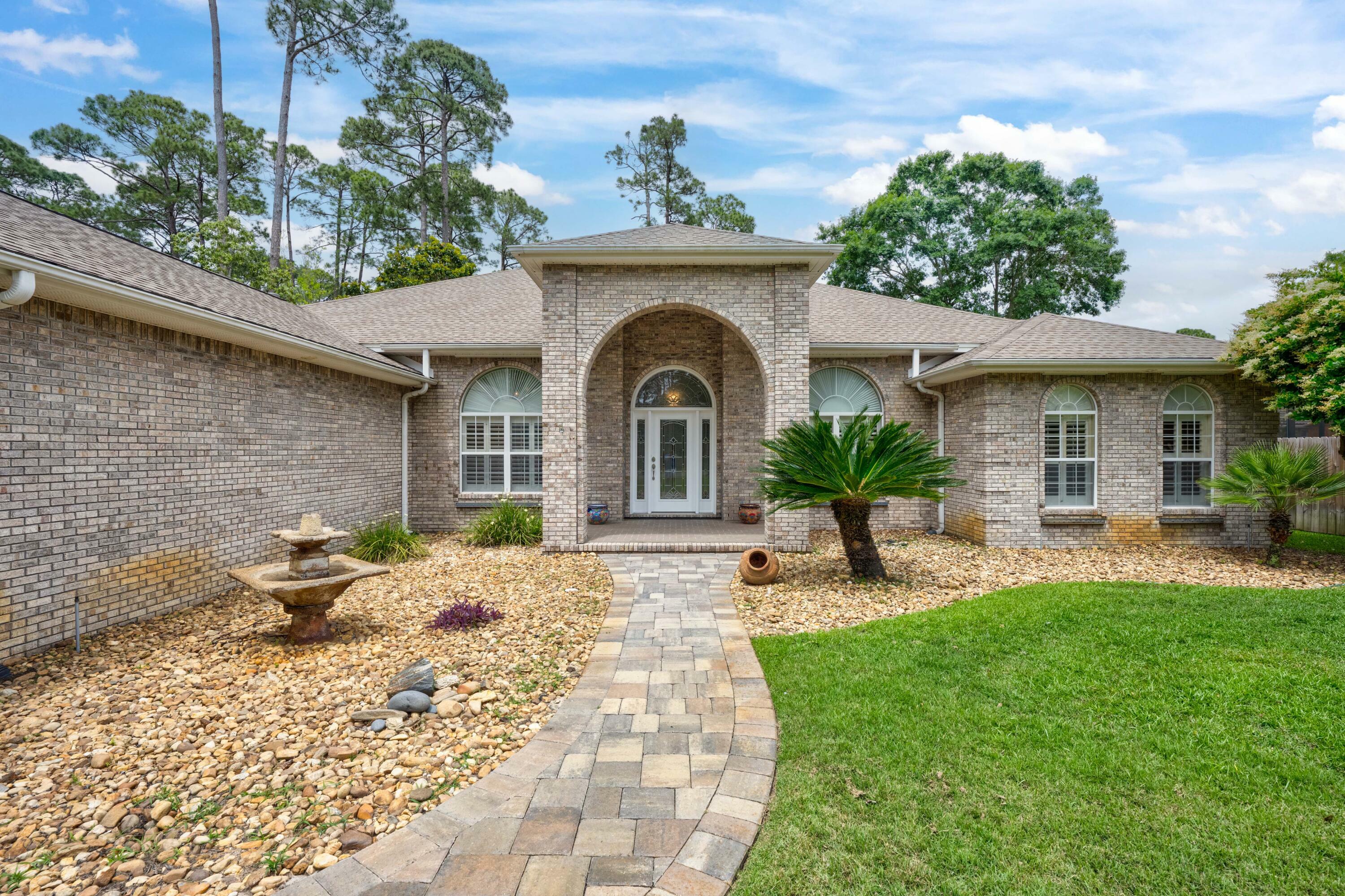 Property Photo:  402 Spicebush Court  FL 32578 