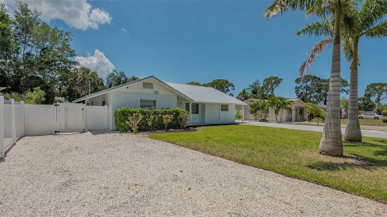 Property Photo:  1461 Porpoise Road  FL 34293 