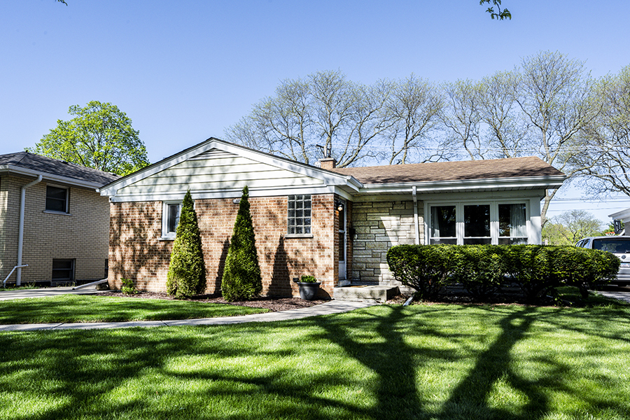 Property Photo:  1128 Forest Road  IL 60526 